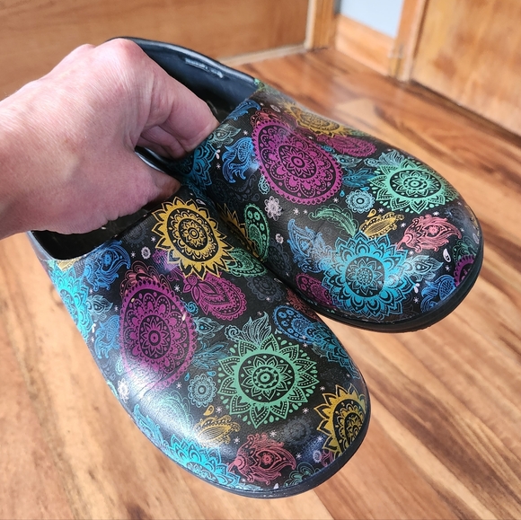 Shoes - Picture 2 of 3